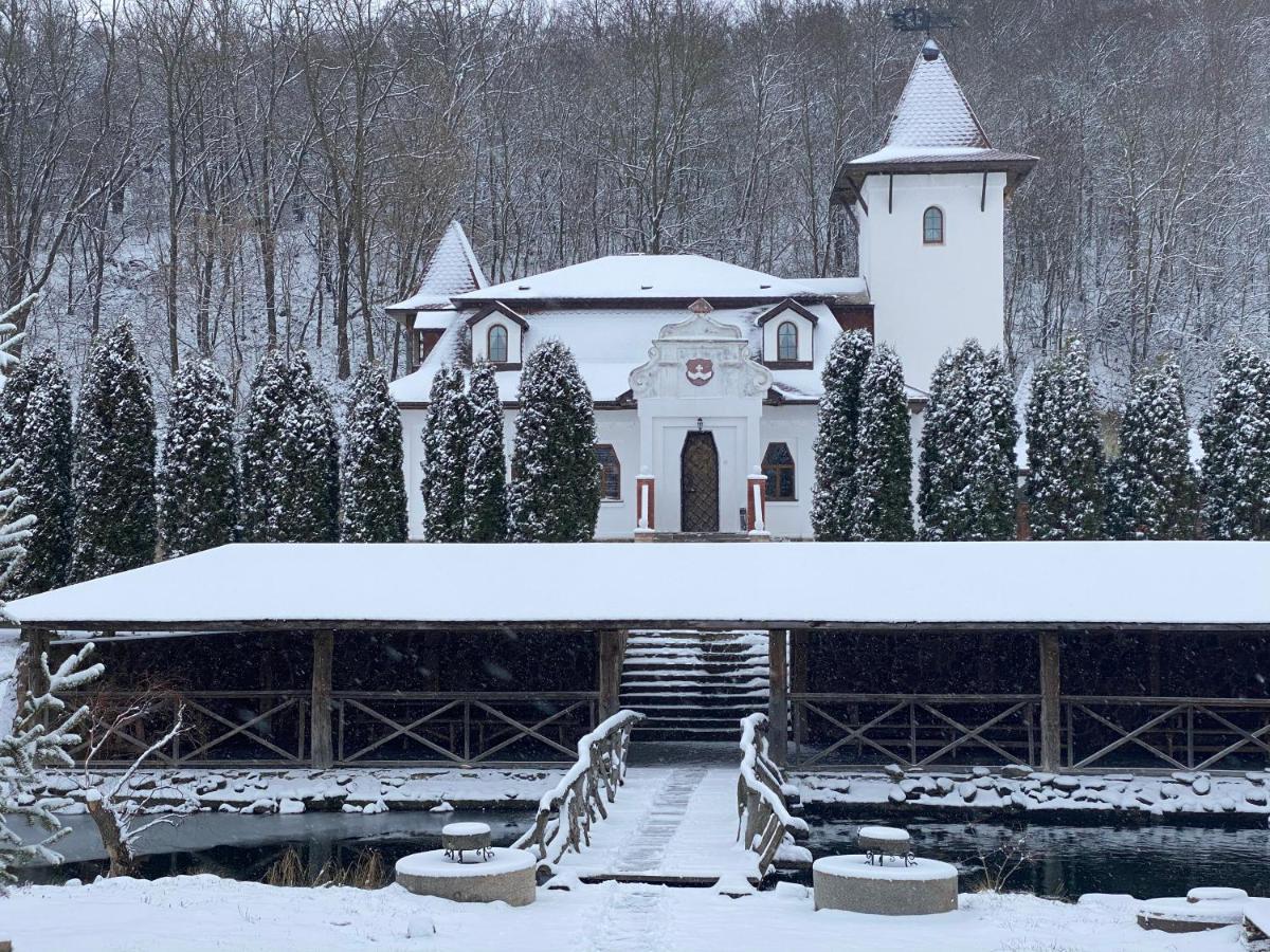 Готельний Комплекс Трапезна Subbotiv Exterior foto