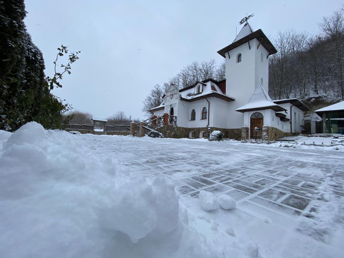 Готельний Комплекс Трапезна Subbotiv Exterior foto