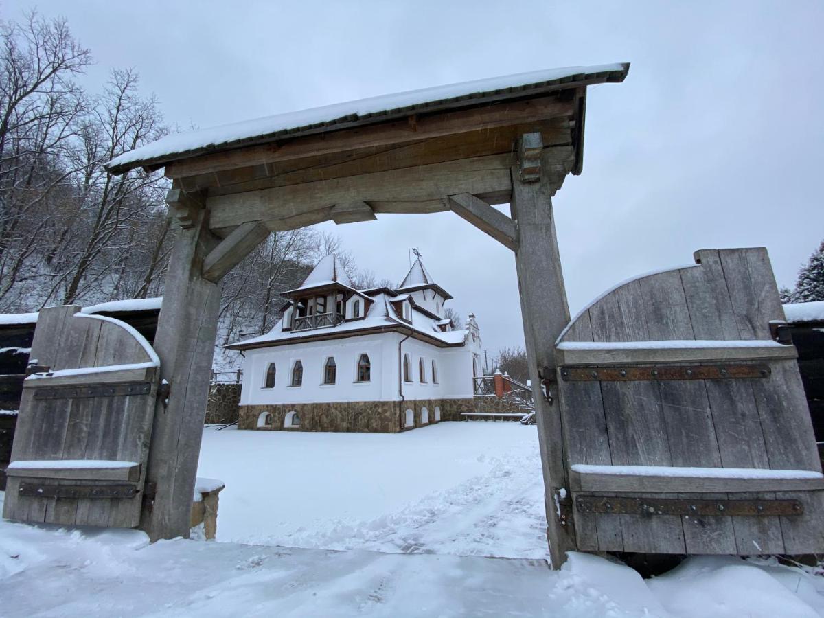 Готельний Комплекс Трапезна Subbotiv Exterior foto